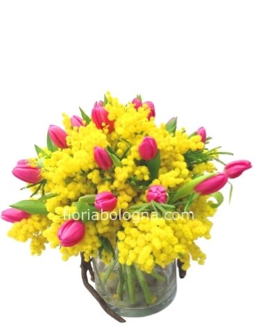 Bouquet di tulipani e mimosa